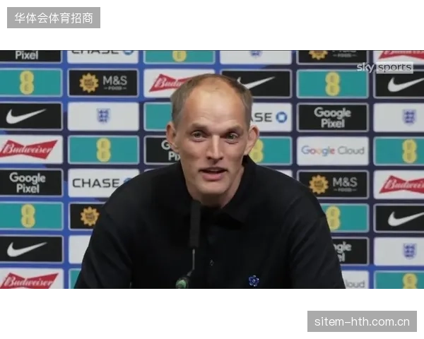 贝林厄姆用盘带和直塞盘活三狮军团前场，其在中路的持球推进能力成为图赫尔战术核心